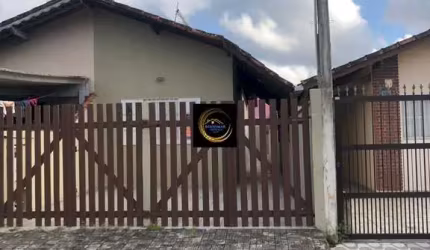 Casa em Mongaguá com 2 dormitórios