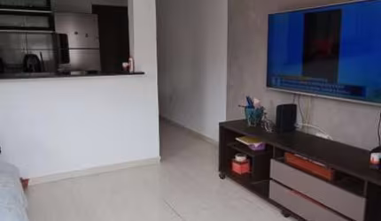 Casa para Venda em Mogi das Cruzes, Residencial Colinas, 2 dormitórios, 2 banheiros, 2 vagas