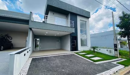 Sobrado no cond.  Residencial Jardim Jatobá com espaço quintal