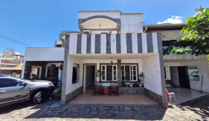 Sobrado em condomínio frente mar, no Indaiá