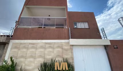 Casa com 04 quartos duplex no Bairro Dirceu