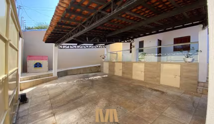 Casa com 03 Quartos, 214m² à Venda na Zona Norte
