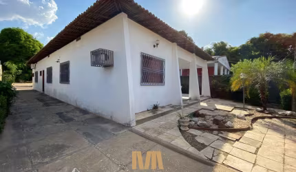Casa com 03 Quartos, 420m² à Venda Próxima a UFPI - Zona Leste