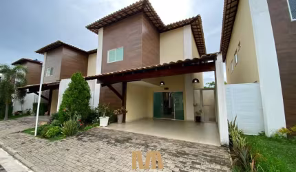 Casa com 04 Quartos à Venda em Condomínio Fechado