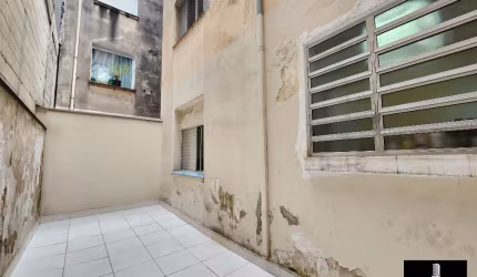 Bom Retiro | Prédio de 3 Andares | 2 Quartos | 2 Quintal | | 90 m² | São Paulo