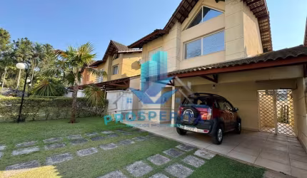 Casa Alto Padrão no Condomínio Granja 26 - 4 vagas , 3 suítes e piscina