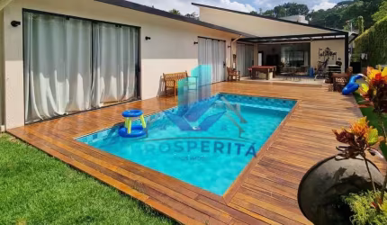Casa Alto Padrão  Nova, TÉRREA c/ piscina, em rua fechada no Miolo da Granja!