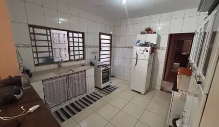 Casa para Venda em Mogi das Cruzes, Loteamento Alvorada, 2 dormitórios, 1 banheiro, 2 vagas