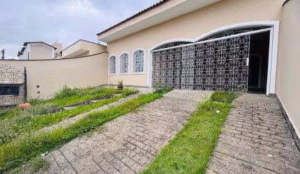 Casa térrea com uma edícula e um amplo terreno de 400m², no Alto Ipiranga em Mogi das Cruzes.