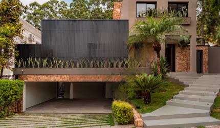 Residência Exclusiva com 4 Suítes, Elevador e Lazer Completo