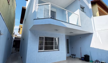 Casa com planejados para locação