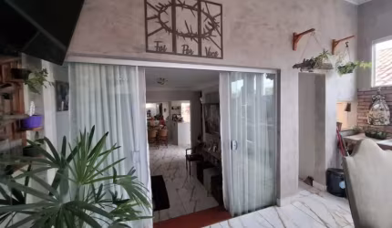LINDA CASA REFORMADA - BOSQUE DOS EUCALIPTOS