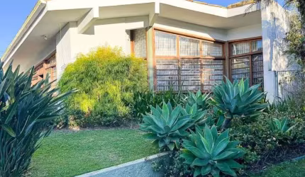 Imóvel para venda possui 232 metros quadrados com 3 quartos em Córrego Grande - Florianópolis - SC