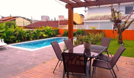 Casa com 3 quartos em Itacorubi - Florianópolis - SC