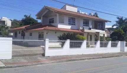 Casa com 4 quartos em São José - SC