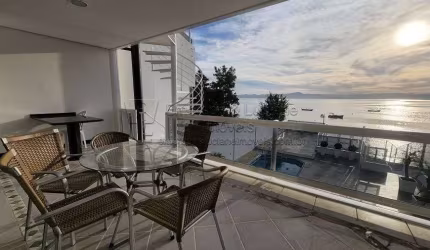 Casa com 4 quartos, 2 suítes, piscina e vista livre para o mar no João Paulo