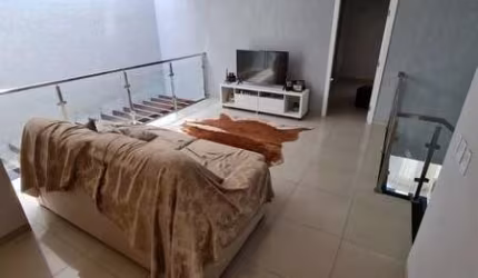 Belíssima casa duplex no melhor condominio da Maraponga.