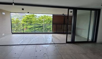 Apartamento para venda possui 214 metros quadrados com 4 quartos em Lagoa - Rio de Janeiro