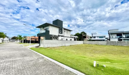 Terreno em condomínio fechado à venda na Rua Camarinhas, 221, Campeche, Florianópolis por R$ 1.100.000