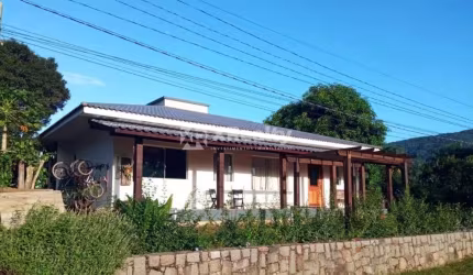 Casa com 3 quartos à venda na Servidão Waldomiro Pereira Carpes, 135, Ribeirão da Ilha, Florianópolis por R$ 870.000