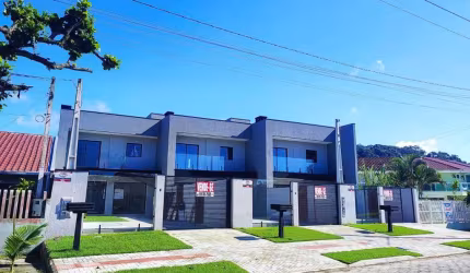 Sobrado para Venda em Guaratuba, Centro, 3 dormitórios, 1 suíte, 2 banheiros, 2 vagas