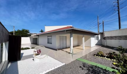 Casa para Venda em Guaratuba, Centro, 3 dormitórios, 1 suíte, 3 banheiros, 2 vagas