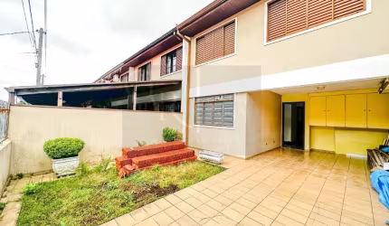 SOBRADO DESOCUPADO EM CONDOMINIO FECHADO!