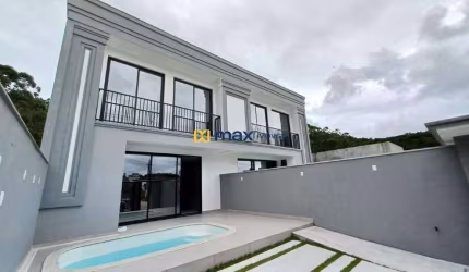 Casa com piscina à venda em Camboriú – 11min da praia