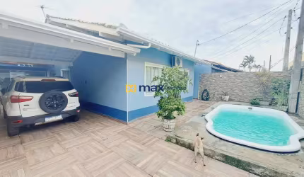 Ampla casa à venda com 5 quartos sendo 2 suítes no bairro Cordeiros em Itajaí
