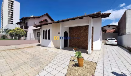Casa ampla com 4 quartos (1 suíte) à venda no bairro São João em Itajaí