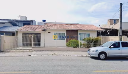 Casa ampla com 3 quartos e espaço gourmet à venda no bairro Cordeiros em Itajaí
