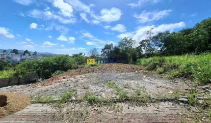 Excelente terreno à venda no bairro Espinheiros, 343 m²
