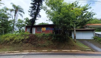 Casa Residencial com 02 Dormitórios, Bairro: Ariribá (Balneário Camboriú).