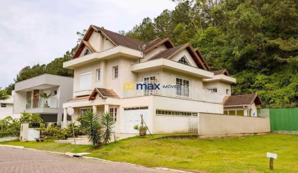 Belíssima casa de alto padrão com 1 suíte máster, 1 suíte e 2 demi suítes à venda, Fazenda, Itajaí