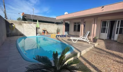Venda: Casa 03 dormitórios com piscina Centro Navegantes SC