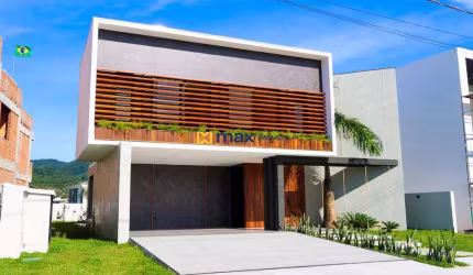 Excelente casa ampla, alto padrão com 3 suítes (1 master), Santa Regina, Camboriú