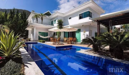 Linda casa alto padrão, 4 dormitíorios (3 suítes), Ressacada, Itajaí