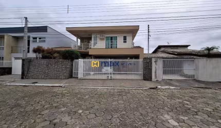 Excelente casa averbada, 5 quartos (4 suítes) à venda, São Judas, Itajaí
