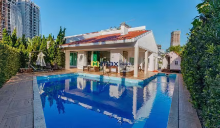 Excelente casa alto padrão mobiliada, 3 suítes e 2 demi suítes, Praia Brava