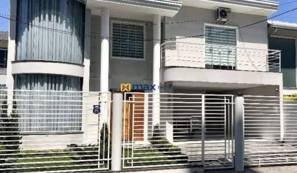 Linda casa com piscina, 3 dormitórios (1 suíte) à venda, São Judas, Itajaí