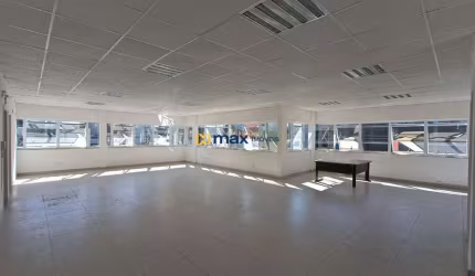 Ampla sala comercial com 124m² de área privativa em Avenida do Estado