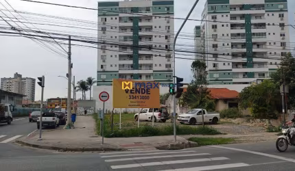 Terreno de esquina com 663m² na Av. Heitor Liberato, São João Itajaí