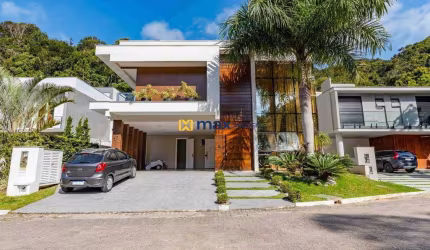 Belíssima casa de alto padrão com 1 suíte máster, 3 suítes e 2 quartos à venda, Fazenda, Itajaí