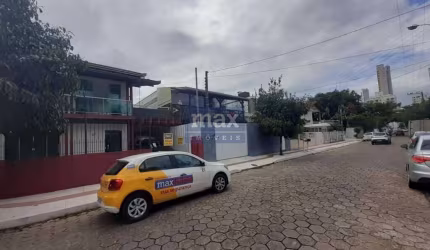 Casa 3 dormitórios. Centro - Balneário Camboriú.