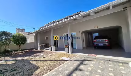 Casa ampla, 3 quartos (1 suíte) à venda no bairro Fazenda em Itajaí