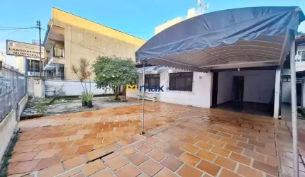 Casa para venda em Balneário Camboriú Centro 1km da praia