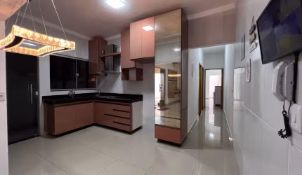 Casa com armários e piscina, 2 quartos no Setor Alice Barbosa
