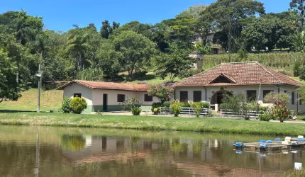 Linda Chácara com Lago