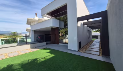 Casa a venda no Pedra Branca com vista incrível , piscina, varanda gourmet e alto padrão de acabamento