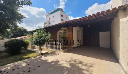 Casa ampla com 4 quartos e excelente estrutura